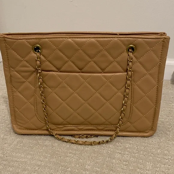 Elegant Quilted Shoulder Bag in Tan - Picture 2 of 6